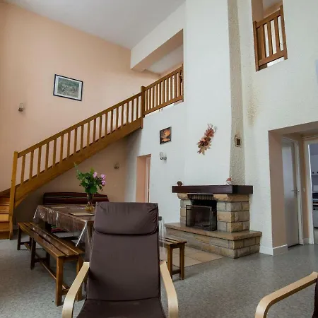 Сasa de vacaciones Messeix, 4 Pieces, 7 Personnes - Fr-1-630-8 *